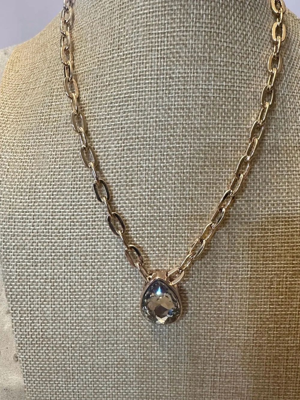 Avon Studio 1886 Stone pendant Toggle Necklace with Teardrop Crystal Pendant